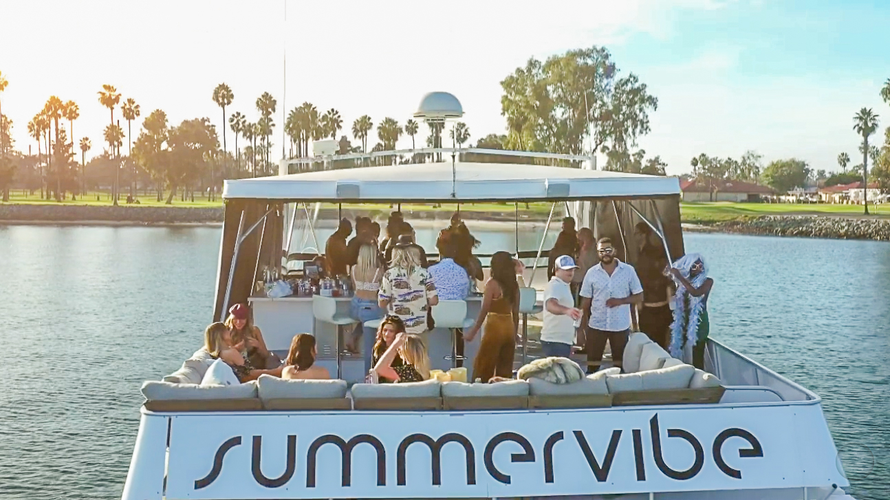 summervibe San Diego yacht charter for day or night cruises, bachelorette parties, birthdays, corporate events, and more!